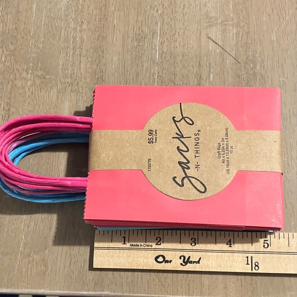 21 Little Colorful Gift Bags Set - Picture 4 of 7